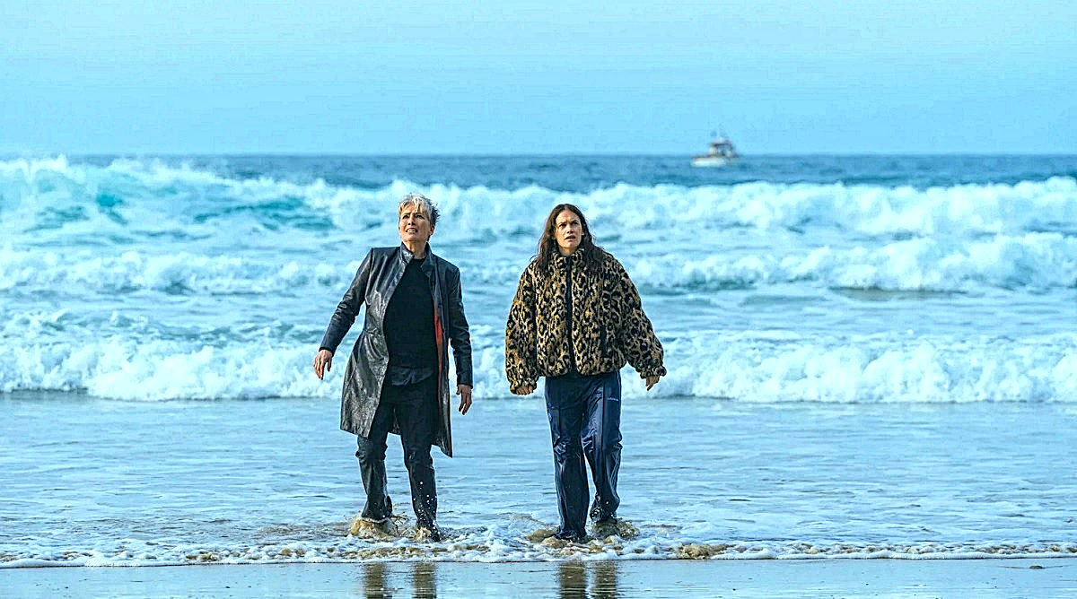 - Ну... купались бы в озере, может, что-нибудь и нашли бы...