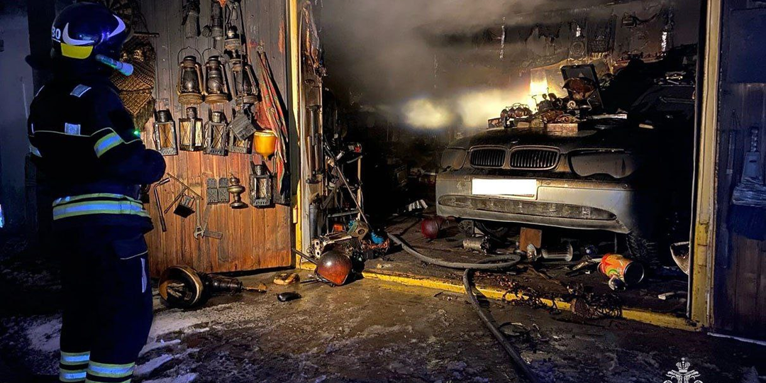 Два автомобиля сгорели за последние сутки в Тульской области