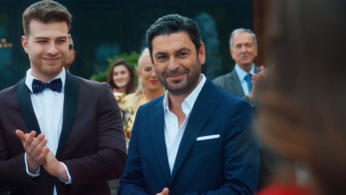 кадр из сериала "Стамбульская история"