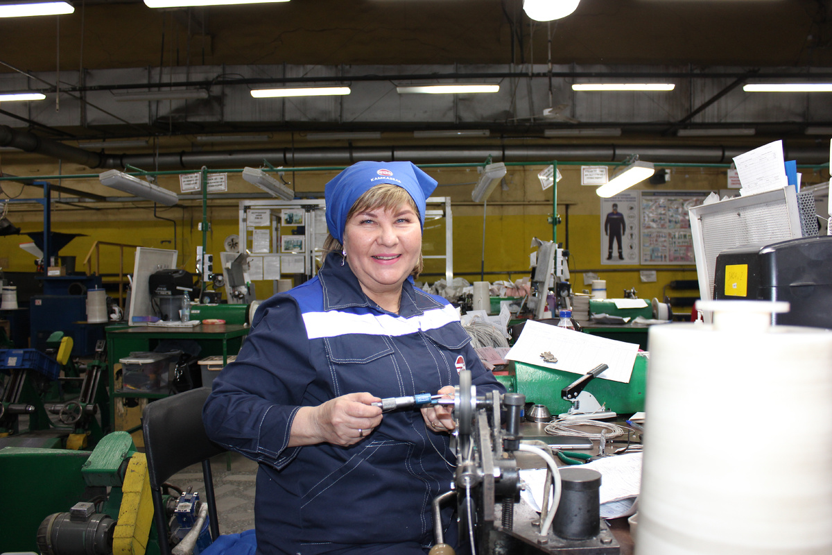 М. К. Папуриной в этом году присвоено звание "Почетный кабельщик"