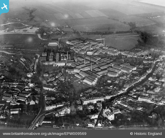 Вид фабрики «Walton, Taylor & Co» с высоты птичьего полета в Стейнсе под Лондоном. С помощью аэрофотосъемки удалось запечатлеть, как выглядело производство в 1923 и 1928 гг.