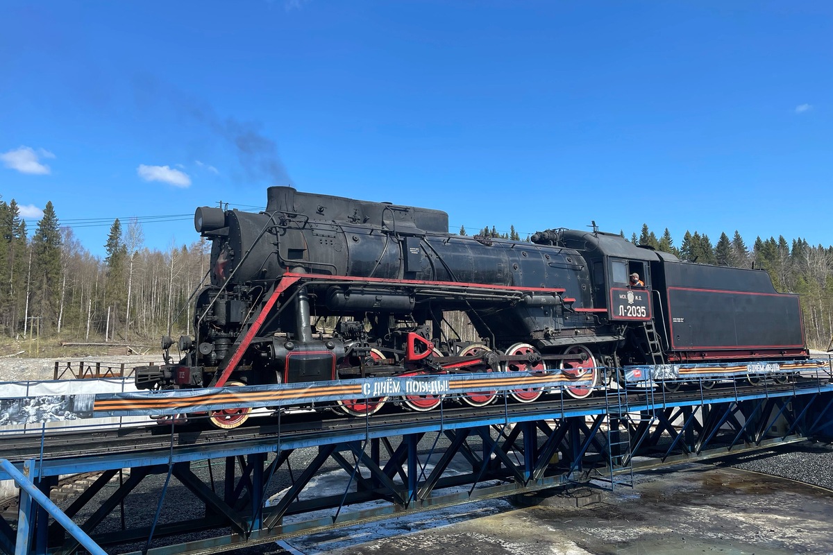 Процесс разворота происходит сразу после прибытия поезда, занимает 10–15 минут и выглядит очень эффектно