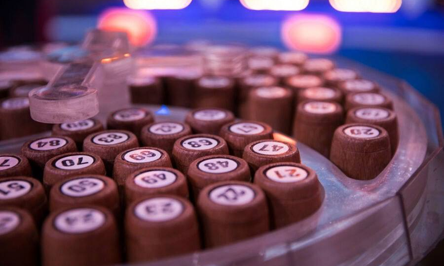 Пенсионерка украла 1400 лотерейных билетов, сколько удалось выиграть?