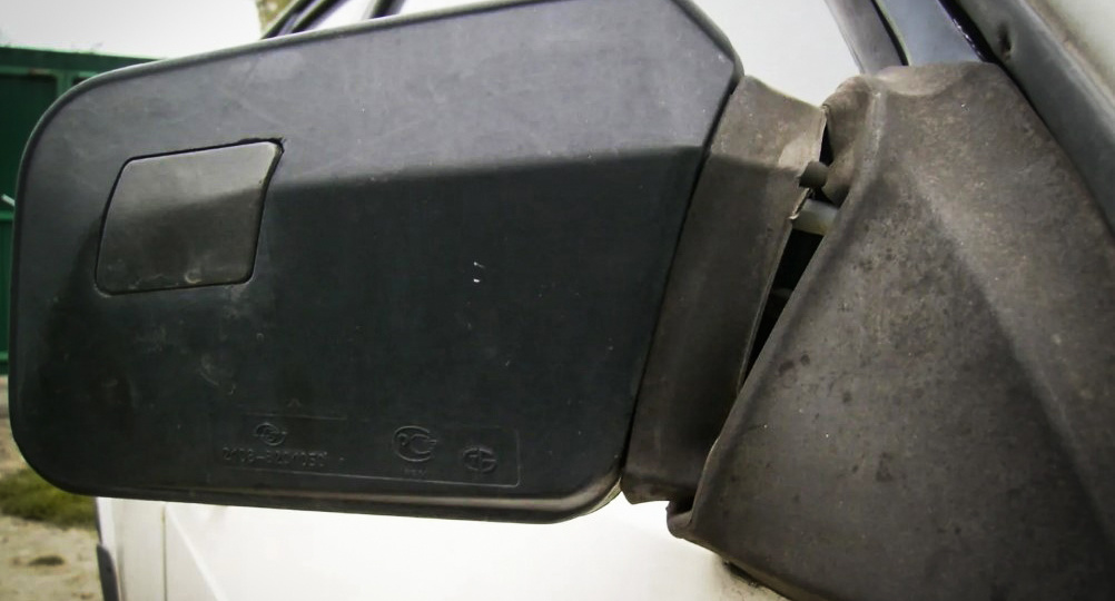 Для чего нужна заглушка в наружных зеркалах заднего вида: Разобрался - рассказываю