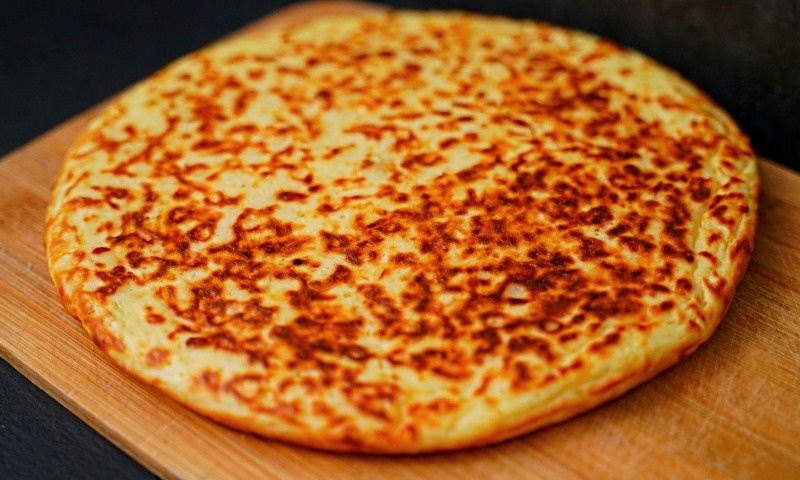 Ленивый хачапури на кефире: готовлю на сковородке за 20 минут, самый простой рецепт с кефиром и сыром без возни