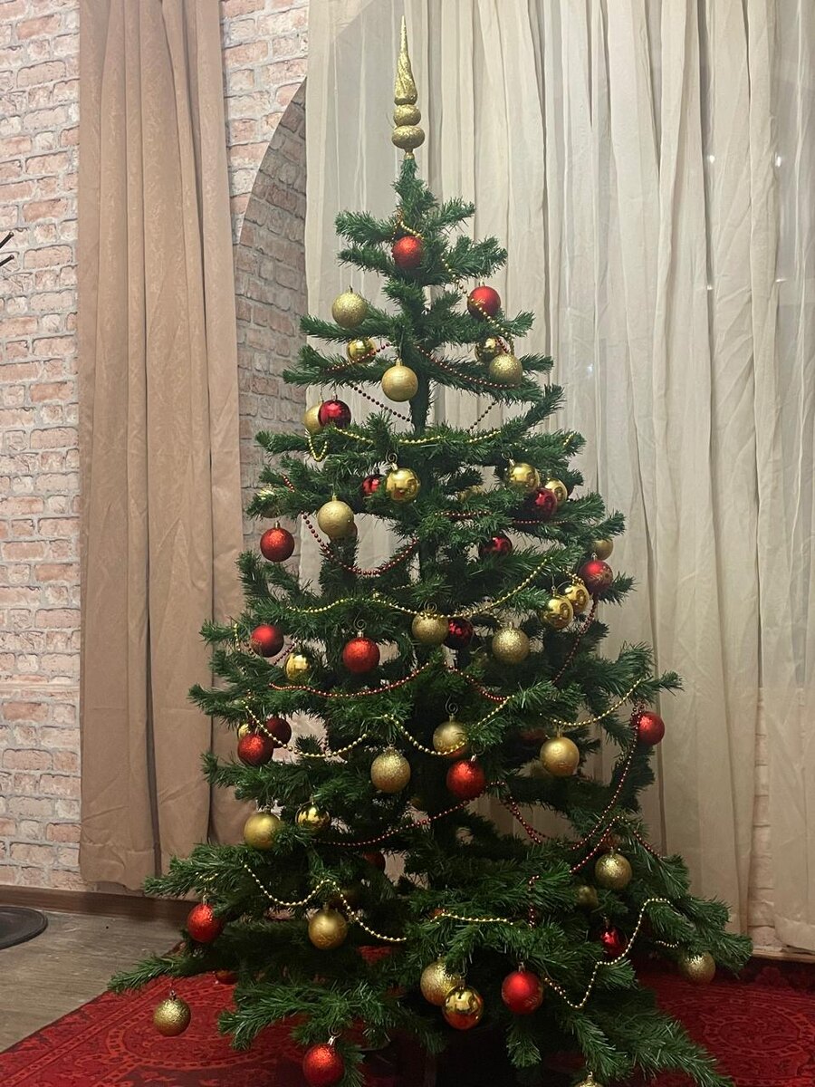 В кабинете.