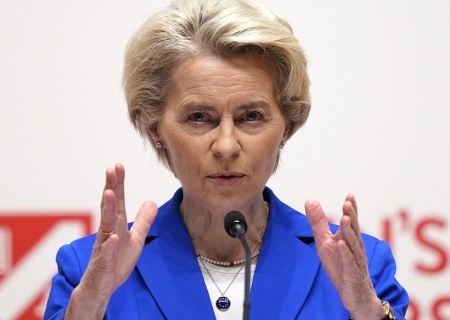    Фон дер Ляйен указала Трампу не вмешиваться в дела Евросоюза