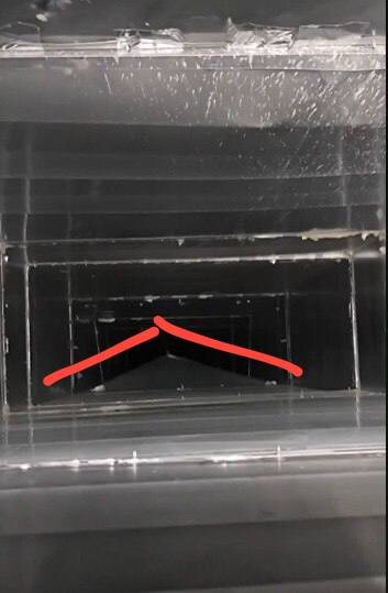 На фото видна деформация шахты - тот самый пузырь