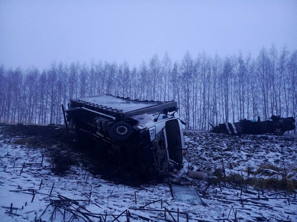    Произошло столкновение Mitsubishi Lancer и грузового автомобиля Foton.
