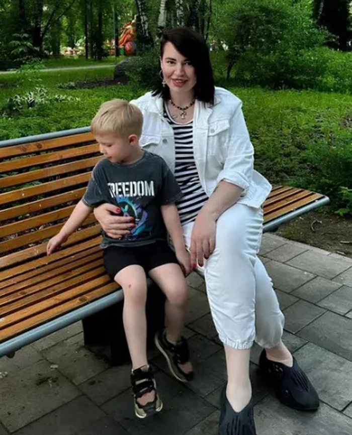    Саша Черно с сыномСоцсети