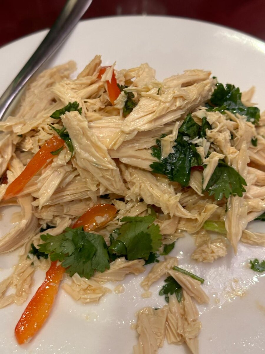 Салат из "фучжу" (соевой спаржи/высушенной пенки соевого молока) с зеленью