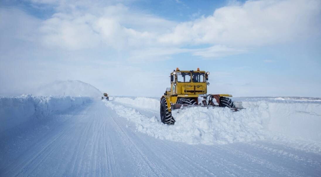 Зимник на Ямале. Источник: https://yanao.ru/press-tsentr/novosti/na-yamale-otkryvayut-regionalnye-zimniki/