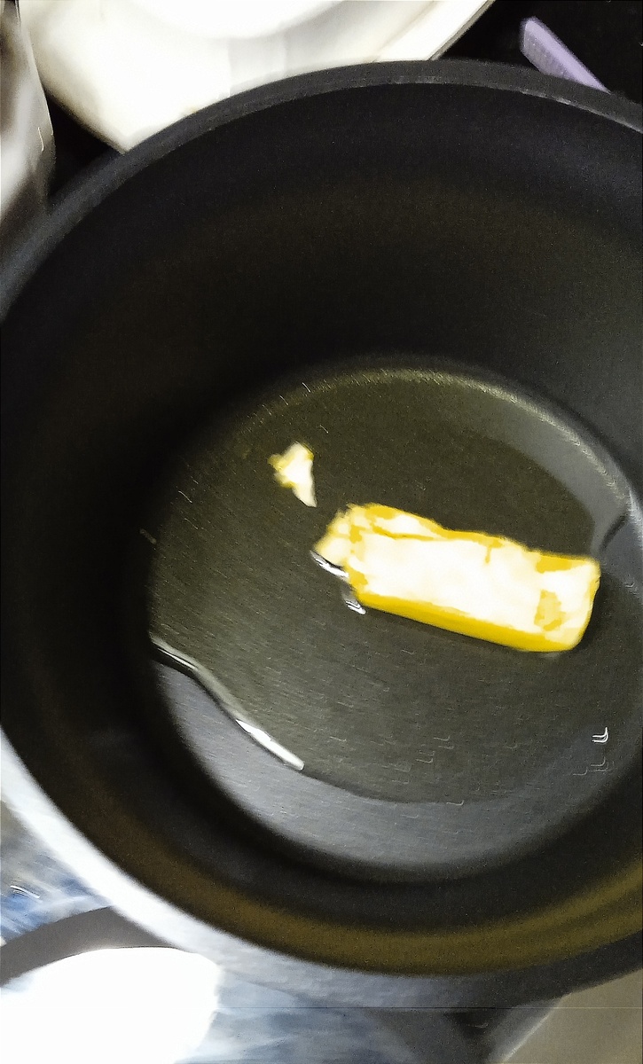 Я не разогревала кастрюлю, всё делала сразу, на среднем нагреве 4