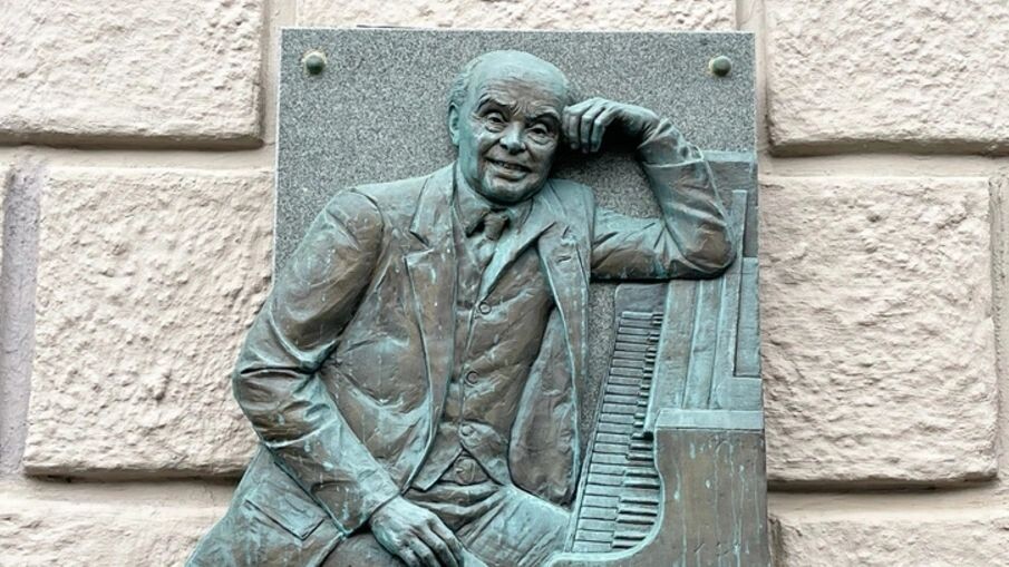 «От улыбки станет всем светлей»: 100 лет со дня рождения Владимира Шаинского