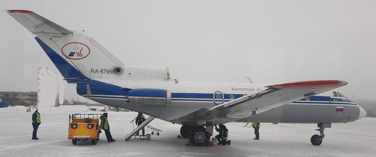 Готовящийся к полёту самолёт