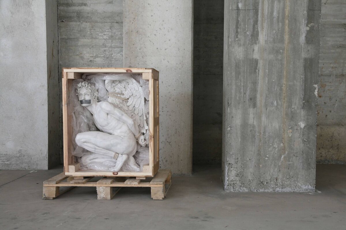 Похищенный Амур. Изображение взято с сайта https://www.danieleaccossato.com