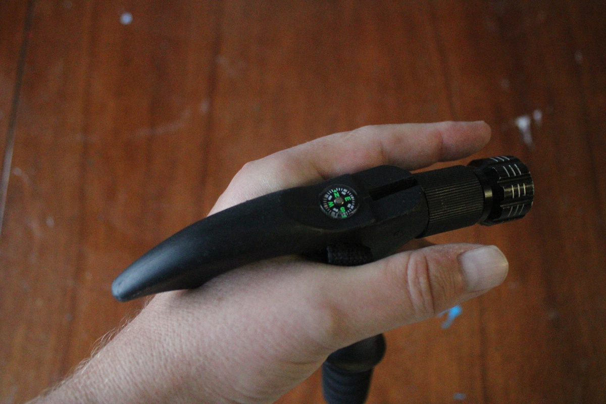 Фонарь развалился, но компас остался