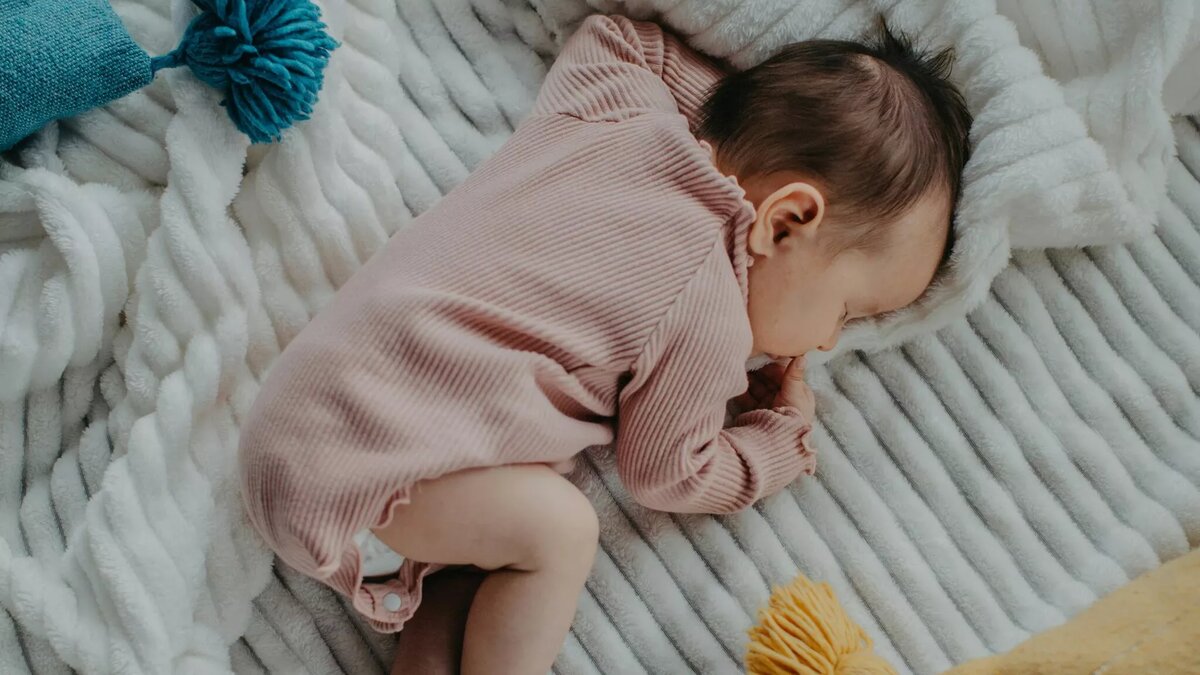 Младенец, иллюстративное фото / © Photo : Unsplash / Kin Li