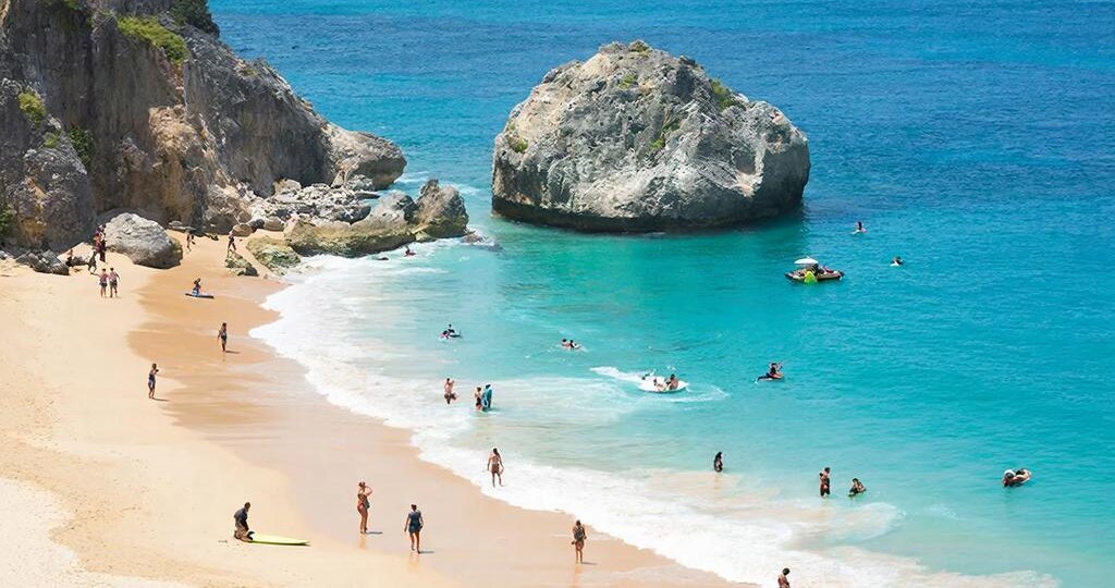 Что посмотреть на пляже Ката: топ-10 лучших достопримечательностей 2025