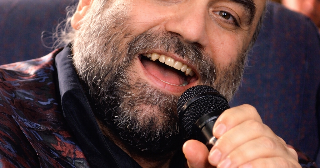 Кто захватил самолет с Демисом Руссосом: Пять дней ада, изменившие жизнь легендарного певца?