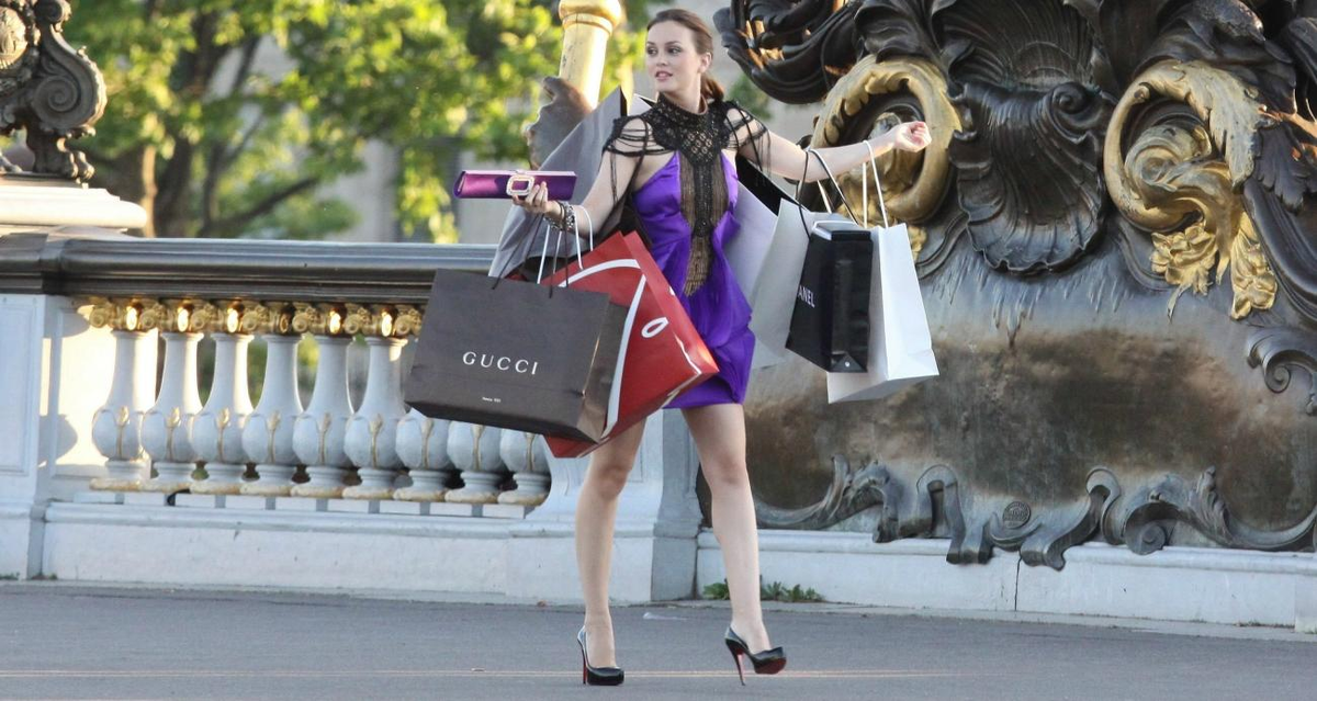 Если бы фото делали в России место пакетов гучи были бы пакеты с ягодками.