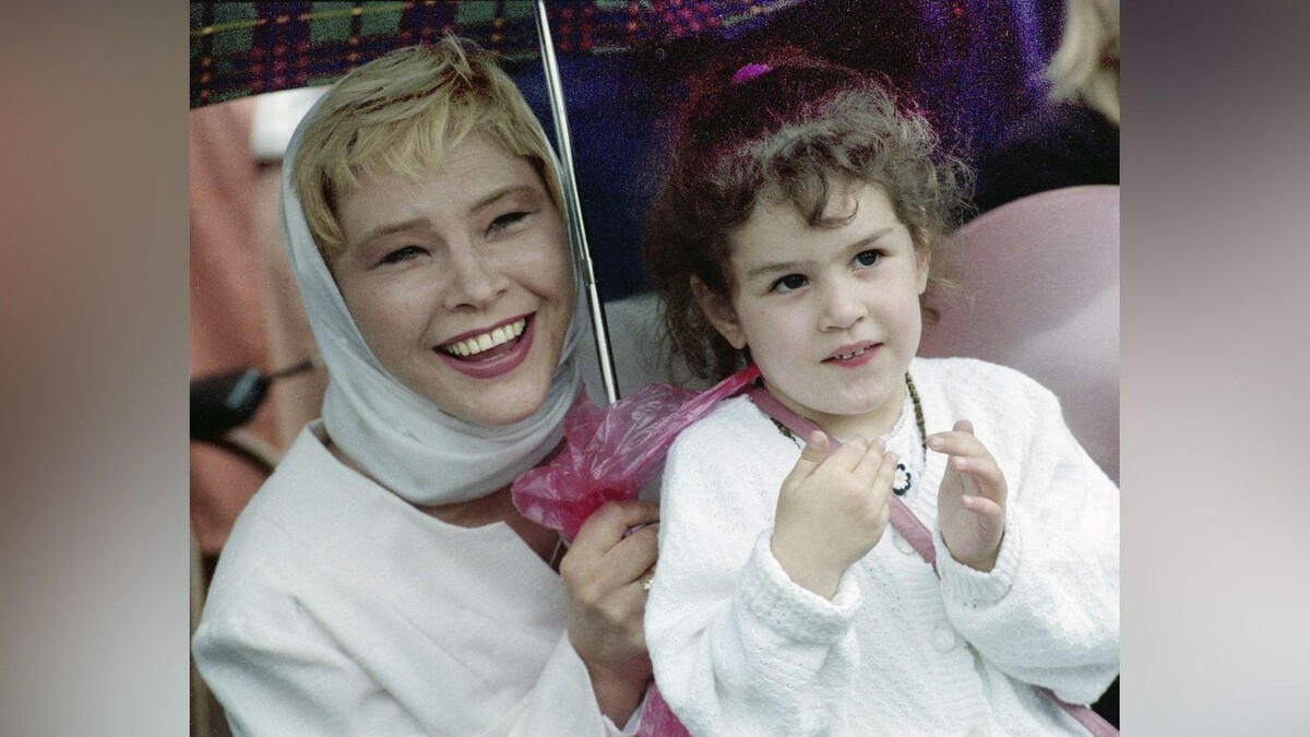 Татьяна Догилева с дочерью. Фото: ВокругТВ