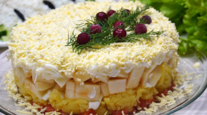 Салат "Принцесса": сборка и доступные продукты делают этот салат отличным вариантом для Новогоднего стола...