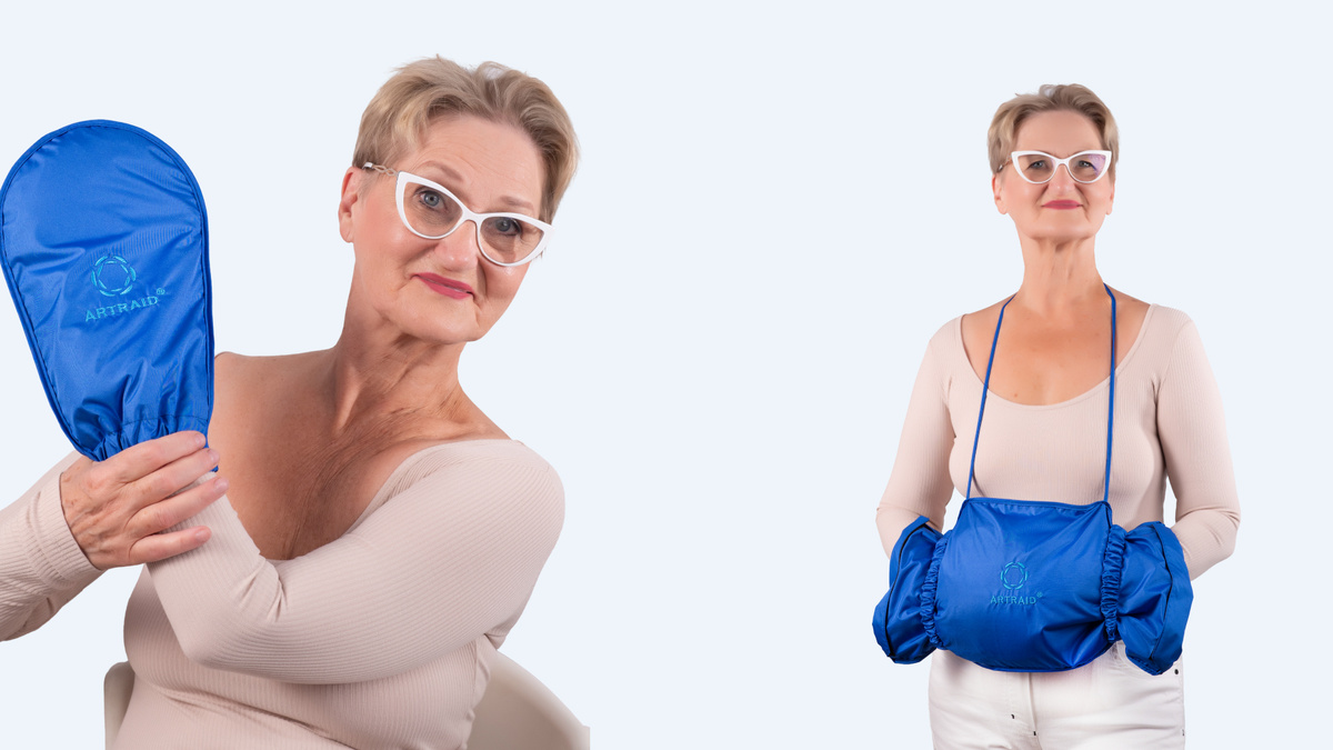 На фотографии изделия из микросфер фирмы «Артрейд»: варежки для восстановления суставов и кожи рук, муфта