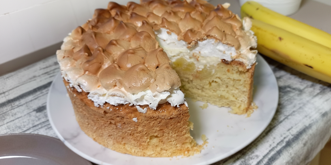 Банановый пирог с меренгой