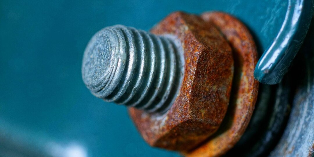 Средство за 150 рублей оказалось сильнее антикоров: ржавчину снимает – цинком покрывает