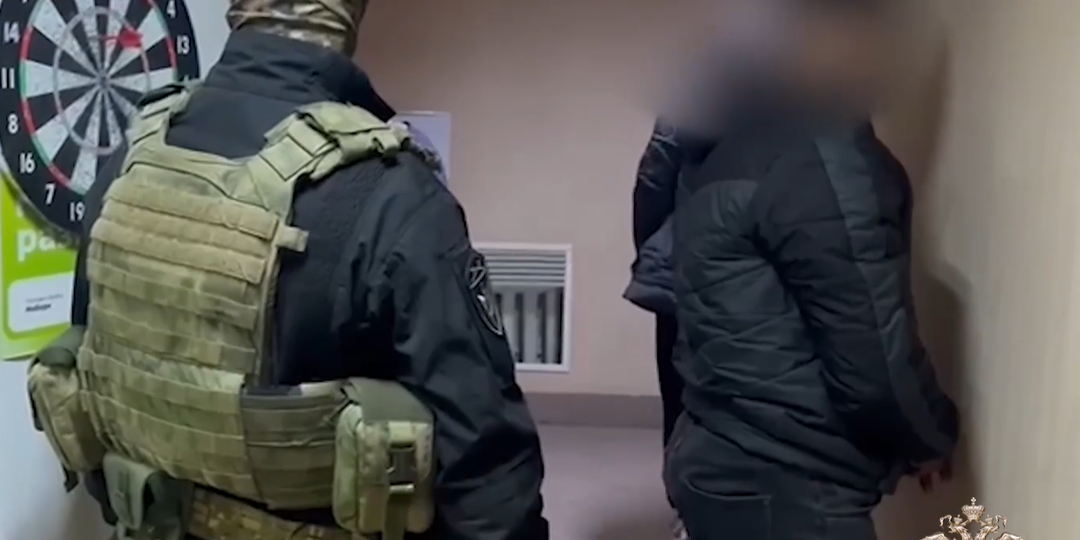 Ростовские силовики задержали в Челябинской области аферистов, похитивших 2,5 млн у бойца СВО