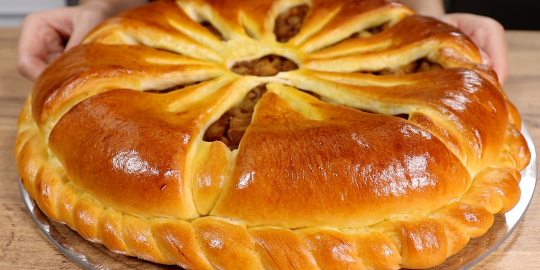 Как добиться, чтобы тесто оставалось пышным и мягким несколько дней? Печём большой сдобный пирог с яблоками