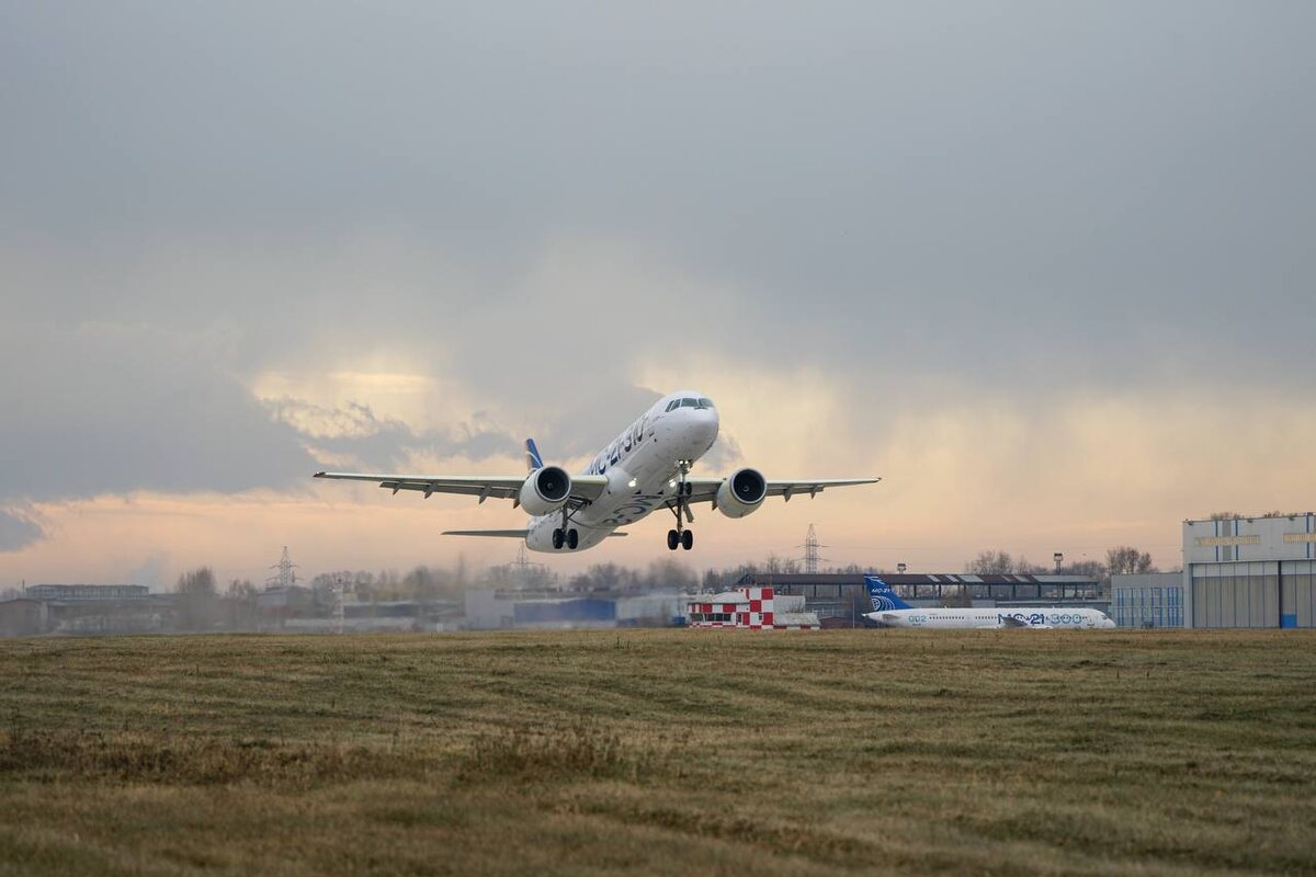Полет импортозамещенного МС-21-310 с двигателями ПД-14 © ОАК