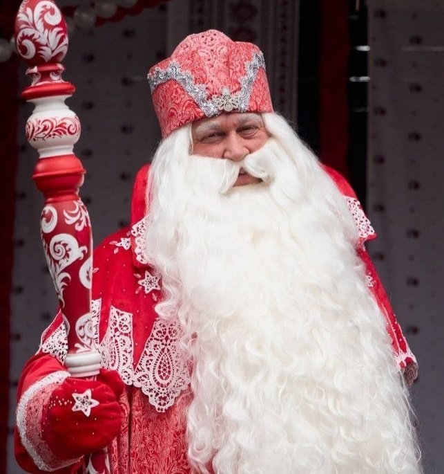    Дед Мороз Дивный смотрится очень убедительно