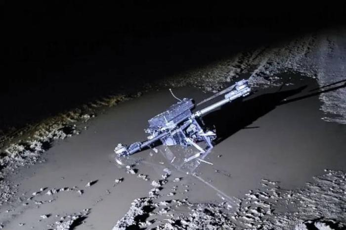 Противник не оставляет попыток ударов по мирным объектам, в том числе применяя тяжёлые мультироторные БПЛА со сбрасываемой боевой нагрузкой. На фото из Запорожской области – очередной украинский дрон данного типа, успешно сбитый мобильной огневой группой Росгвардии на подлёте к гражданской инфраструктуре, источник Телеграм-канал Росгвардия