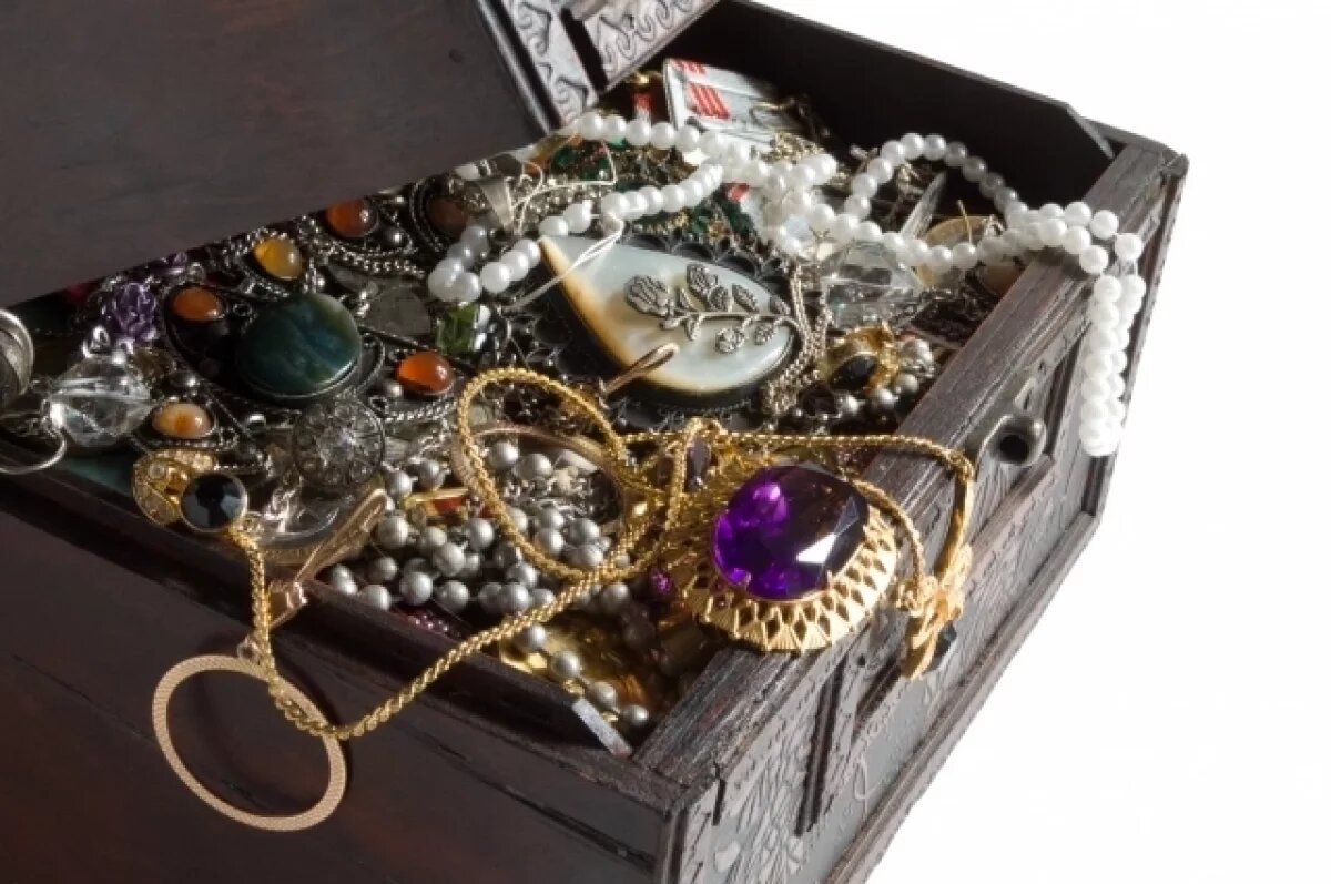    За год петербуржцы накупили ювелирных украшений на 21 миллиард рублей