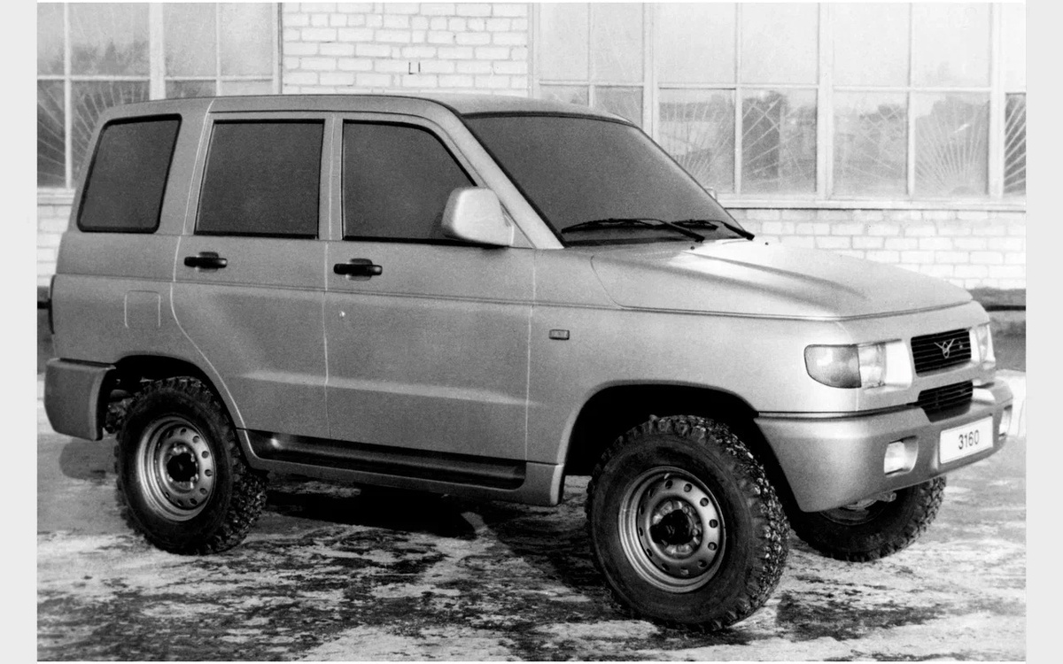 УАЗ📷1993 год. Строится УАЗ-3160. Кузов от вазовских дизайнеров и старая техника — так себе сочетание. Выпускался в период 1997–2004 гг., ныне признан ошибочным