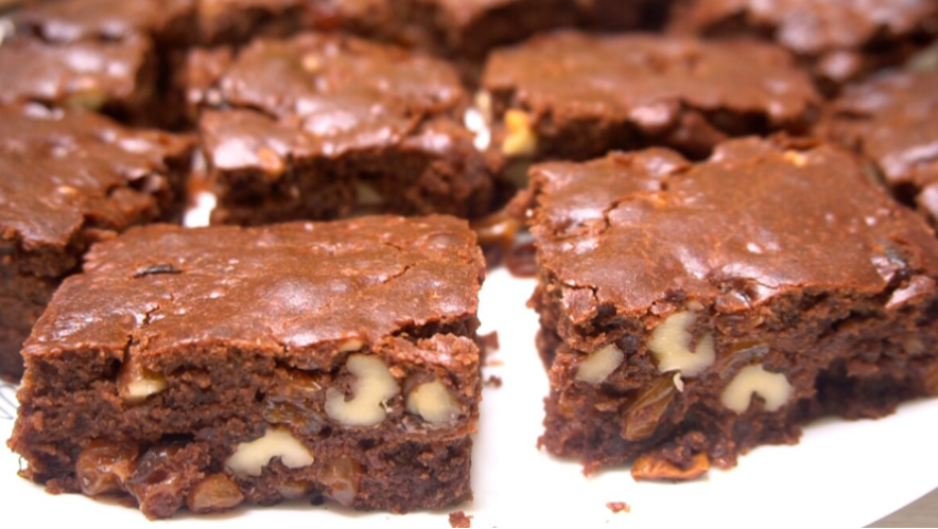 Я нашла этот рецепт у мамы в тетрадке, она там записана под таким названием, изменять не стала: Монастырская медовая коврижка...