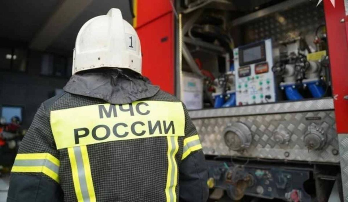     Пожарный. Источник: ural.kp.ru Автор фото: Светлана Маковеева