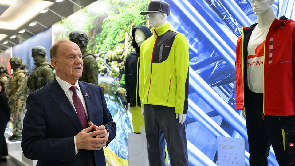 ГЕННАДИЙ ЗЮГАНОВ – О ВОЗРОЖДЕНИИ ЛЕГКОЙ ПРОМЫШЛЕННОСТИ И ПРЕДНОВОГОДНЕМ ГУМАНИТАРНОМ КОНВОЕ НА ДОНБАСС