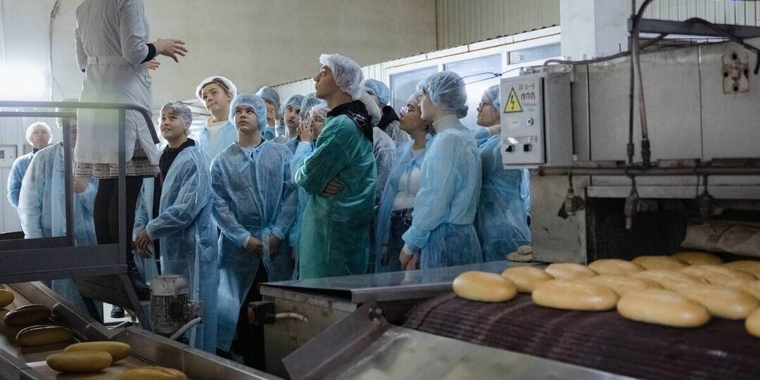 Мелитопольские школьники посетили городской хлебокомбинат