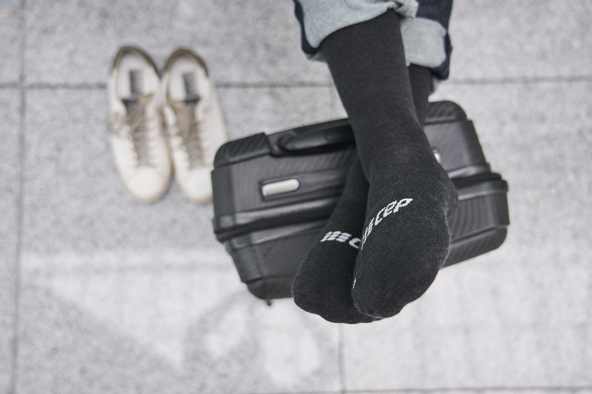 Гольфы CEP travel созданы для поддержания кровотока в ногах во время перелетов