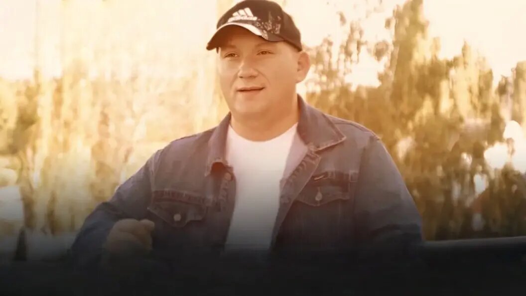    Кадр из клипа/канал Альберта Комарова на популярном видеохостинге