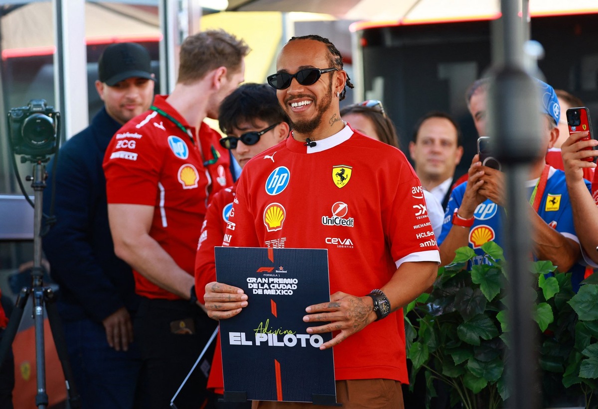    Пилот Ferrari Льюис Хэмилтон