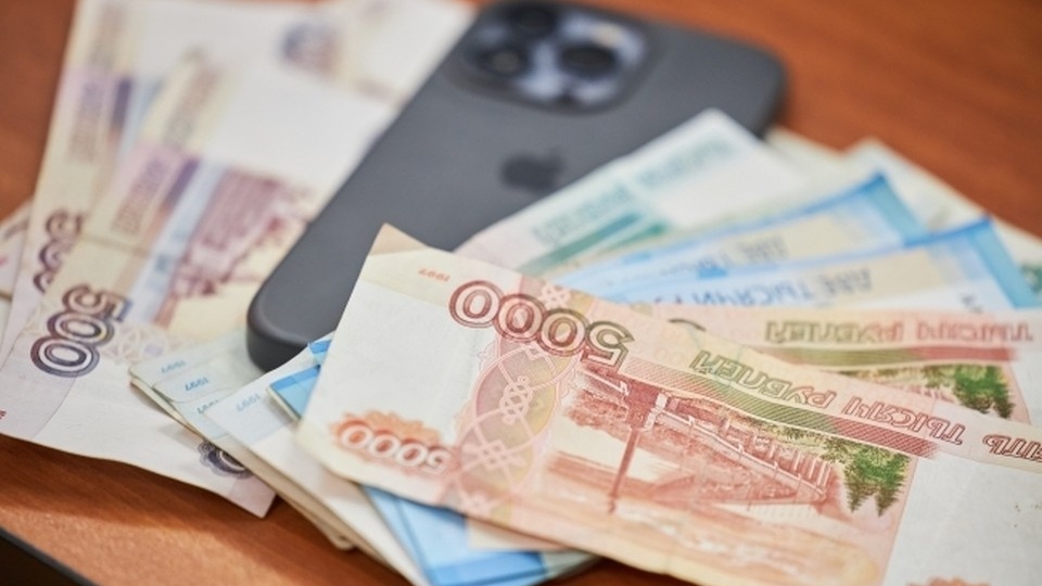 Житель Воркуты перевел мошенникам 340 тысяч рублей, поверив лжеофицеру ФСБ