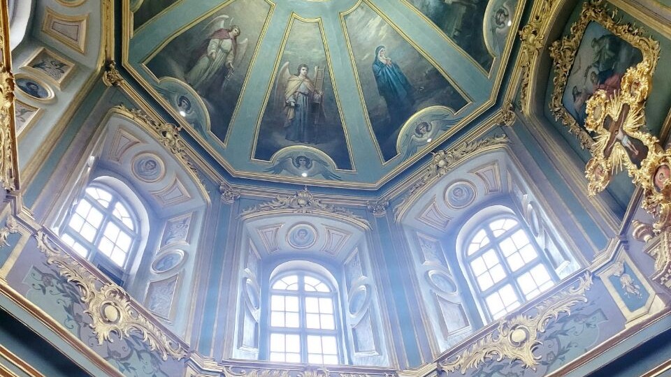 Скрытая жемчужина: старинный храм в одном из самых туристических мест Москвы