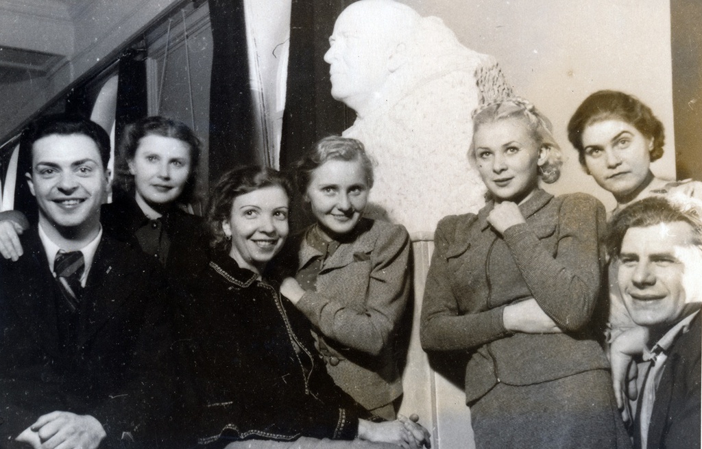 Валентина Серова. Неизвестный автор, 1939 - 1945 год, семейный архив Лары Симоновой