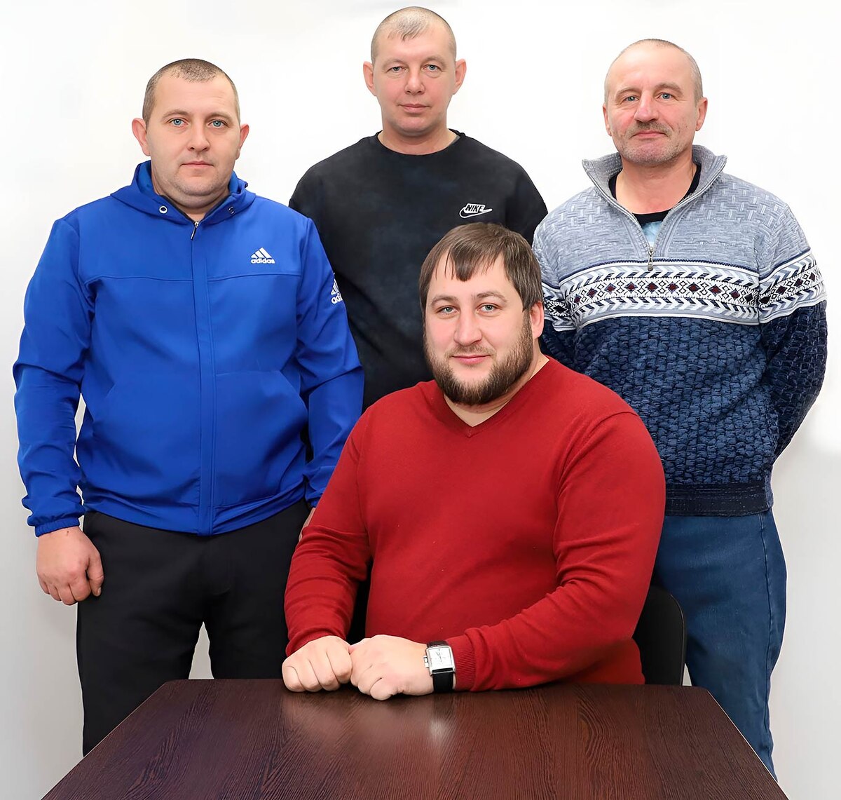 Николай СКАЧКОВ, Андрей ГОНЧАРОВ, Иван КОНОНЕНКО (слева на право, задний план), Михаил ЧЕРНОВ. Фото Александра ВАСИЛЬЕВА.