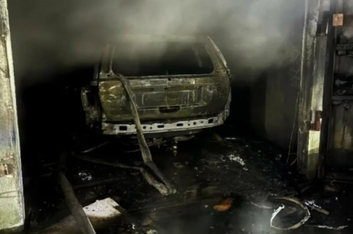    Владелец гаража в Челябинске получил ожоги при пожаре