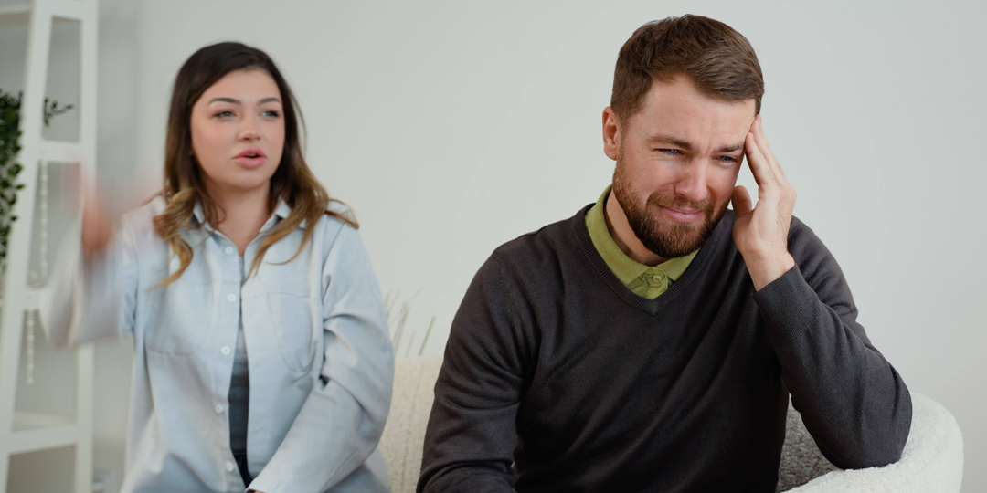 Муж отдал наш старый диван и холодильник на дачу свекрови без спроса. «Ты всё равно новое хотела покупать», - заявил он